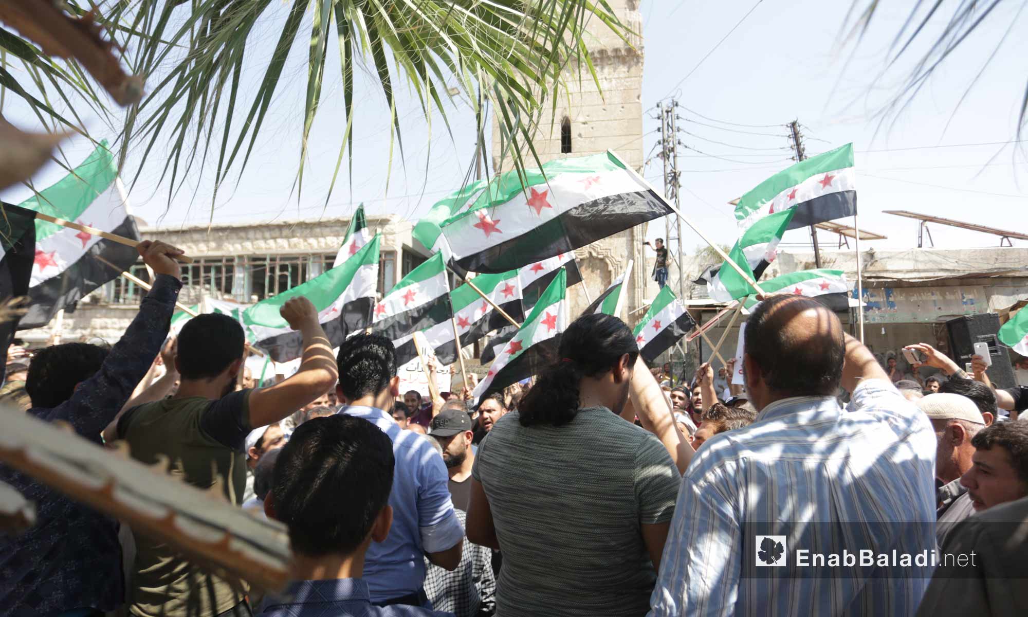 متظاهرون في معرة النعمان بريف إدلب يرفضون اتفاق سوتشي ويطالبون بإسقاط النظام السوري- 6 من أيلول 2019 (عنب بلدي)