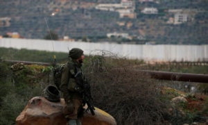 جندي على الحدود الإسرائيلية مع لبنان- كانون الثاني 2019 (رويترز)

