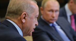 الرئيس الروسي فلاديمير بوتين والرئيس التركي رجب طيب أردوغان يتباحثان حول معركة شرق الفرات في مدينة سوتشي الروسية - 22 تشرين الأول 2019 (سبوتنيك)
