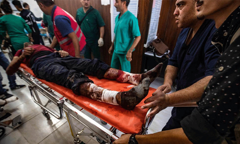 نقل المصابين إلى مستشفى في تل تمر خلال الهجوم التركي على المناطق التي يسيطر عليها الكرد في شمال شرق سوريا (AFP)