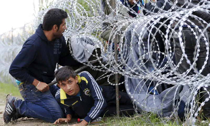 مهاجرين إلى أوروبا بواسطة مهربي بشر ( صحيفة الإندبندنت)