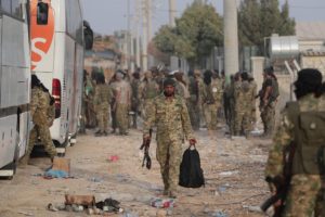 عناصر من الجيش الوطني في مناطق شرق الفرات - 12 من تشرين الأول 2019 (رويترز/خليل عشاوي)
