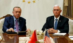 الرئيس التركي رجب طيب أردوغان ونائب الرئيس الأمريكي مايك بنس خلال محادثات في أنقرة (رويترز)