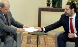رئيس الوزراء اللبناني، سعد الحريري، يقدم استقالته للرئيس اللبناني ميشال عون 29 من تشرين الأول 2019 (رويترز)