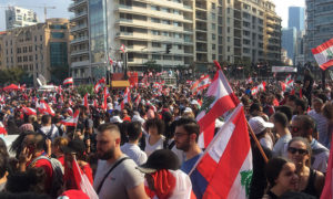 المتظاهرون في لبنان ساحة الشهداء في بيروت- 20 تشرين الأول 2019 (عنب بلدي)