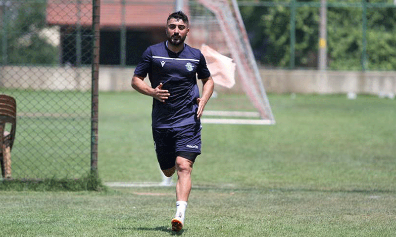 اللاعب السوري أياز عثمان مع نادي أضنة سبور التركي (أياز عثمان على الفيس بوك )