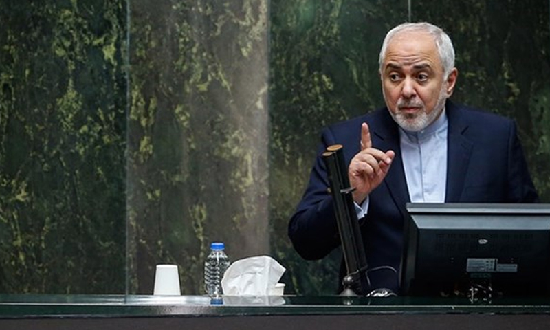 وزير الخارجية الإيراني محمد جواد ظريف أمام مجلس الشورى الإيراني (وكالة فارس)