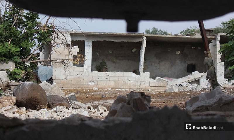 آثار القصف على بلدة العنكاوي في سهل الغاب بريف حماة - 18 من تشرين الأول 2019 (عنب بلدي)