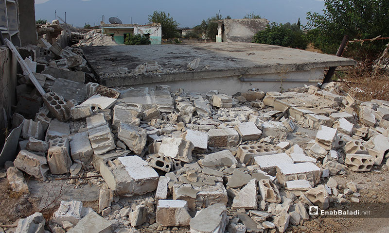 آثار القصف على بلدة العنكاوي في سهل الغاب بريف حماة - 18 من تشرين الأول 2019 (عنب بلدي)