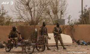 عناصر من قسد في بلدة الباغوز شرق الفرات- 24 من آذار 2019 (AFP)
