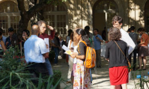طلبة في أحد الجامعات الفرنسية (فيس بوك)