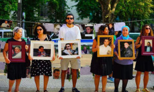مواطنون سوريون ينظمون وقفة أمام السفارة الروسية في برلين للمطالبة بذويهم المعتقلين - 31 آب 2019 (رابطة عائلات قيصر)

