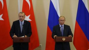 الرئيس الروسي فلاديمير بوتين والرئيس التركي رجب طيب أردوغان في مدينة سوتشي الروسية (الأناضول)