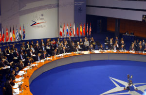 اجتماع لحلف شمال الأطلسي (الناتو) ، (مجلة الناتو)