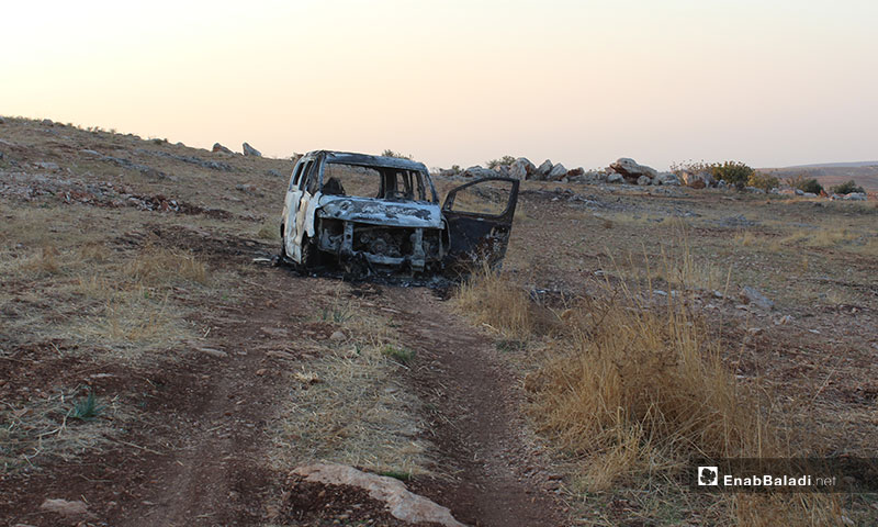 آثار احتراق سيارة للدفاع المدني بسبب القصف الصاروخي في بلدة معرتحرمة جنوبي إدلب - 13 من تشرين الثاني 2019 (عنب بلدي)