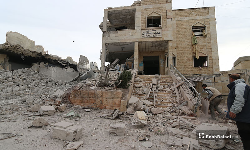 آثار قصف الطيران الحربي على مشفى كيوان في بلدة كنصفرة بريف إدلب الجنوبي - 25 من تشرين الثاني 2019 (عنب بلدي)