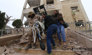 آثار قصف الطيران الحربي على مشفى كيوان في بلدة كنصفرة بريف إدلب الجنوبي - 25 من تشرين الثاني 2019 (عنب بلدي)