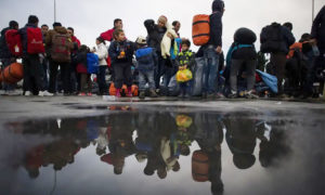 لاجئون في اليونان قطعوا البحر للوصول إلى أوروبا - 2016 (Getty)
