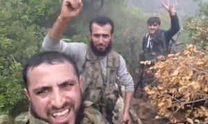 مقاتلون من الفصائل السورية في جبل التركمان بريف اللاذقية الشمالي أثناء معركة ضد قوات النظام السوري 1 تشرين الثاني 2019 (تلغرام)