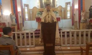 كاهن الأرمن الكاثوليك حنا إبراهيم من مدينة القامشلي (فرات بوست)