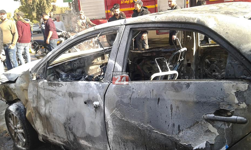 سيارة محترقة في محطة محروقات في مدينة السويداء جنوبي سوريا- 24 من تشرين الثاني 2019 (السويداء 24)