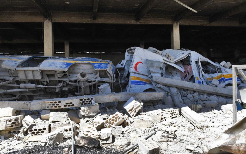 دمار سيارتي إسعاف للدفاع المدني جراء القصف على إدلب - أيار 2019 (AFP)