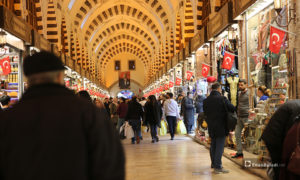 السوق المصري في منطقة أمينونو في مدينة اسطنبول في تركيا - تشرين الأول 2018 (عنب بلدي)