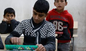طلاب خلال إجراء اختبار مشروع التعليم التعويضي في ريف حلب -15 كانون الأول 2019 (صفحة منظمة بنيان على فيس بوك)

