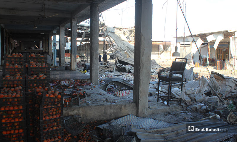 آثار قصف سوق الهال في معرة النعمان بريف إدلب - 2 من كانون الأول 2019 (عنب بلدي)