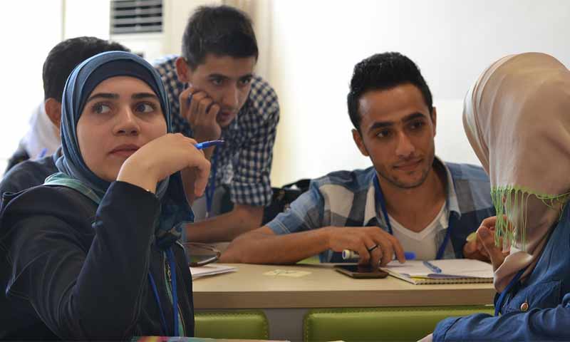 طلاب سوريون يدرسون خياراتهم الجامعية (Flickr)