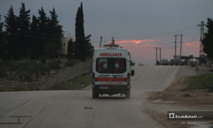 الدفاع المدني يسعف ضحايا استهداف غارة جوية لبلدة كفرناها بريف حلب الغربي - 21 من كانون الثاني 2020 (عنب بلدي)