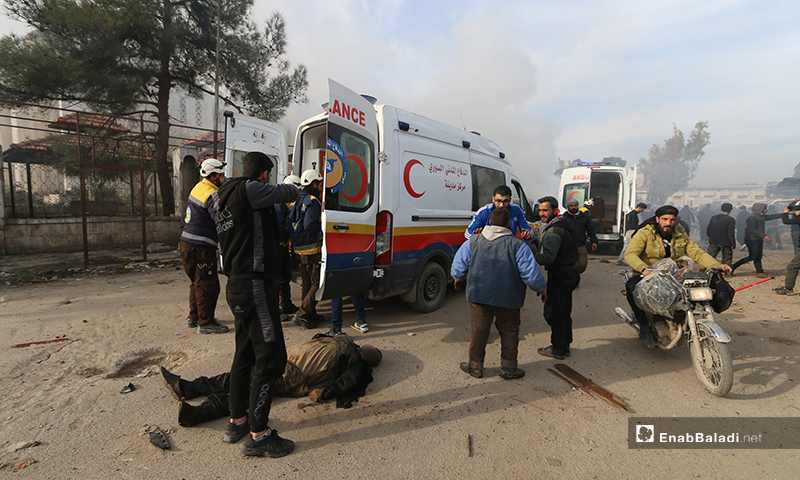 ضحايا خلال استهداف سوق الهال في مدينة إدلب - 15 من كانون الثاني 2020 (عنب بلدي)