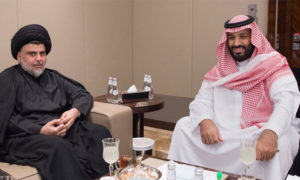 ولي العهد السعودي، محمد بن سلمان، ومقتدى الصدر، خلال زياارة الأخير إلى السعودية في العام 2017 (رويترز)