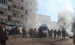 قصف جوي للطيران السوري على وسط مدينة إدلب شمالي سوريا 11 كانون الثاني 2020 (شبكة إباء)