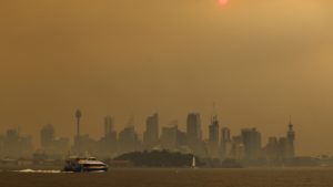سماء مدينة سيدني الأسترالية وهي مغطى بدخان الحرائق في 5 من أيلول 2019 - (RTE)