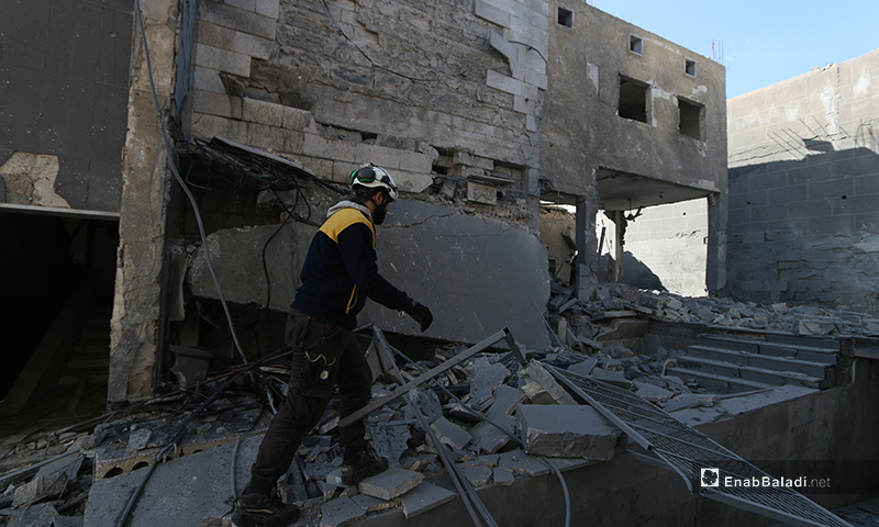 آثار الدمار الذي خلفه قصف الطيران الروسي على مشفى كنانة في مدينة دارة عزة غربي حلب 17 من شباط 2020 (عنب بلدي)
