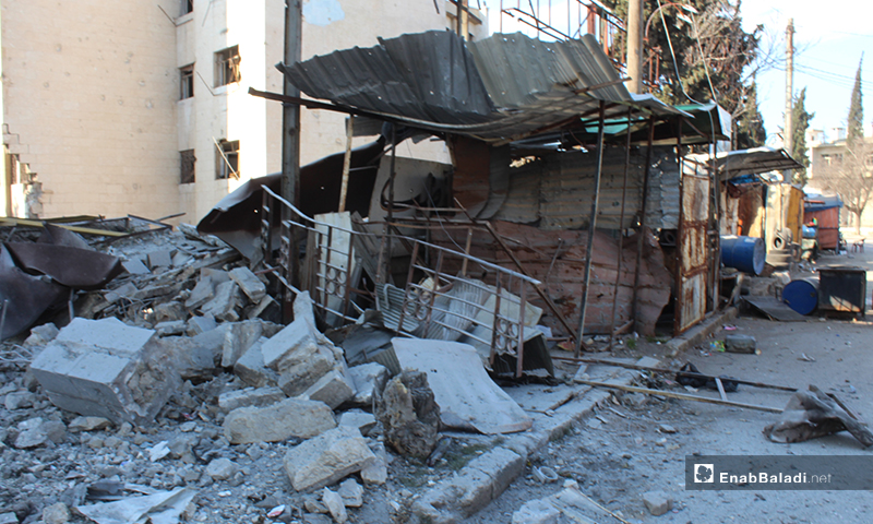 آثار قصف قوات النظام على مدينة إدلب - 25 شباط 2020 (عنب بلدي)