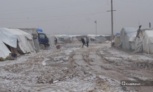 مخيم المرج بريف حلب الشمالي في بلدة احتيملات أثناء العاصفة الثلجية التى تضرب المنطقة 12 من شباط 2020 (عنب بلدي)