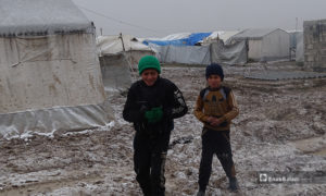 مخيم المرج بريف حلب الشمالي في بلدة احتيملات أثناء العاصفة الثلجية التى تضرب المنطقة 12 من شباط 2020 (عنب بلدي)