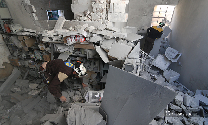 آثار الدمار الذي خلفه قصف الطيران الروسي على مشفى كنانة في مدينة دارة عزة غربي حلب 17 من شباط 2020 (عنب بلدي)