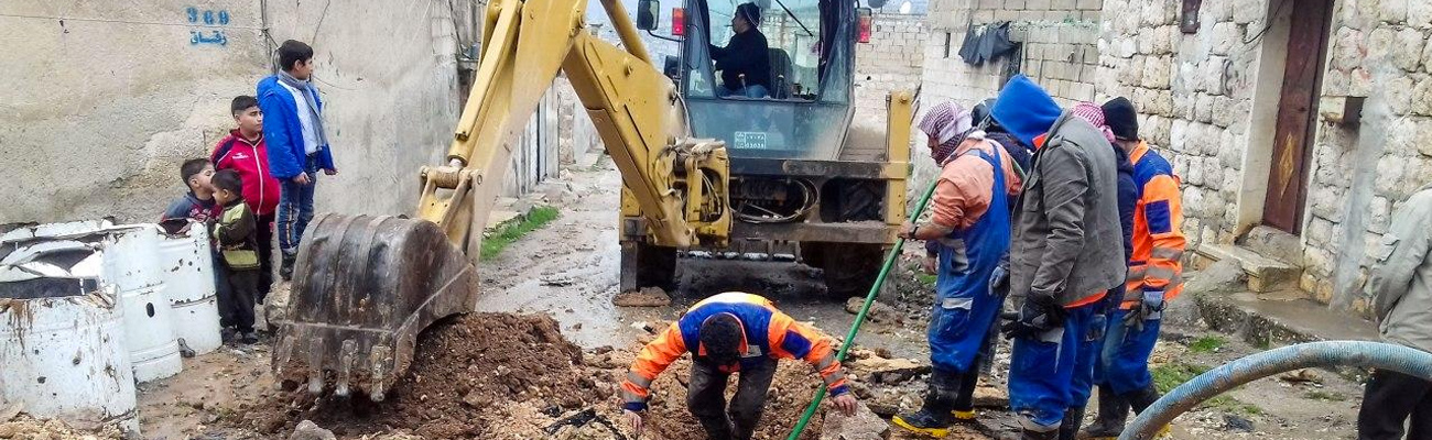 المجلس المحلي في عفرين ينفذ عمليات صيانة لمشكلة الصرف الصحي في حي الأشرفية في عفرين - 8 كانون الثاني 2020 (صفحة المجلس/ فيس بوك)
