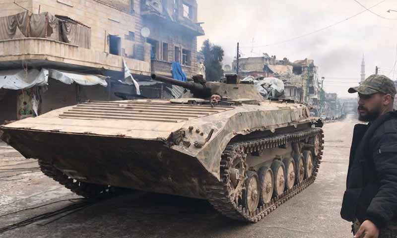دبابة تابعة لقوات النظام السوري داخل مدينة معرة النعمان- 31 من كانون الثاني 2020 (Oleg Blokhin)