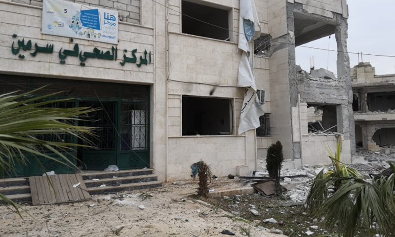 المركز الصحي الذي تعرض لقصف في سرمين شرقي إدلب-4 من شباط(الشبكة السورية لحقوق الإنسان)