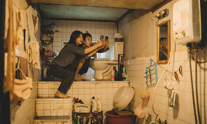 بارك سو دام، يسارًا وتشوي وو شي، يلعبان دور الأشقاء في فيلم Parasite