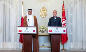 الرئيس لتونسي قيس سعيد، وأمير دولة قطر تميم بن حمد خلال زيارة الأخير إلى تونس - 24 شباط 2020 (قنا)