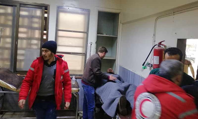 أحد مصابي منظمة أوكسفام في المركز الطبي بعد إسعافه من قبل الهلال الأحمر - 19 من شباط 2020 (فراس الأحمد)