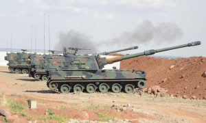 مدفعية للجيش التركي على الحدود السورية - الأناضول)