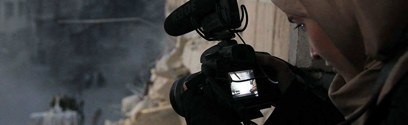 مشهد من الفيلم الوثائقي السوري "إلى سما" لمخرجته وعد الخطيب والمخرج البريطاني إدوارد واتس عام 2019
