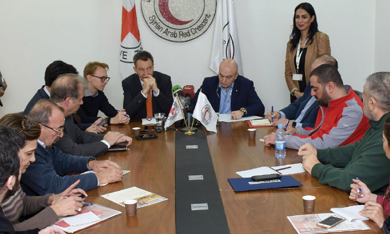اجتماع جمع بين رئيس "الهلال الأحمر السوري" خالد حبوباتي، ورئيس اللجنة الوطنية الدولية "للصليب الأحمر"، بيتر ماورير، في دمشق-11 من آذار(الوطن). 