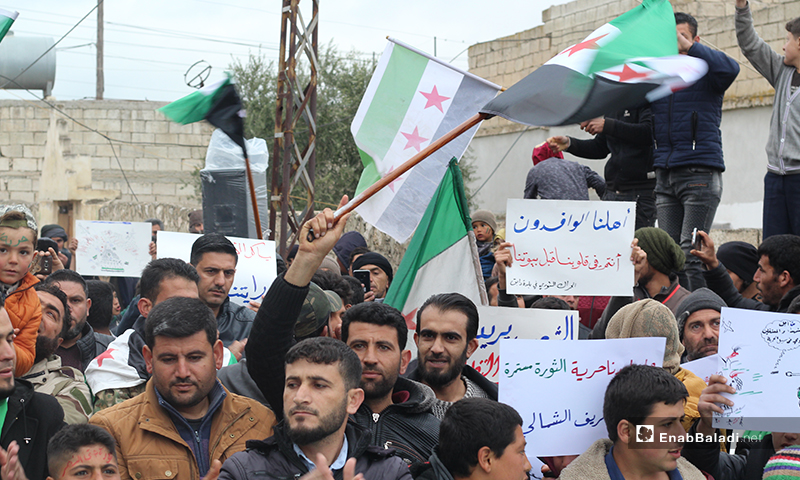مظاهرة في بلدة دابق شمالي حلب بذكرى انطلاق الثورة السورية - 18 آذار 2020 (عنب بلدي)